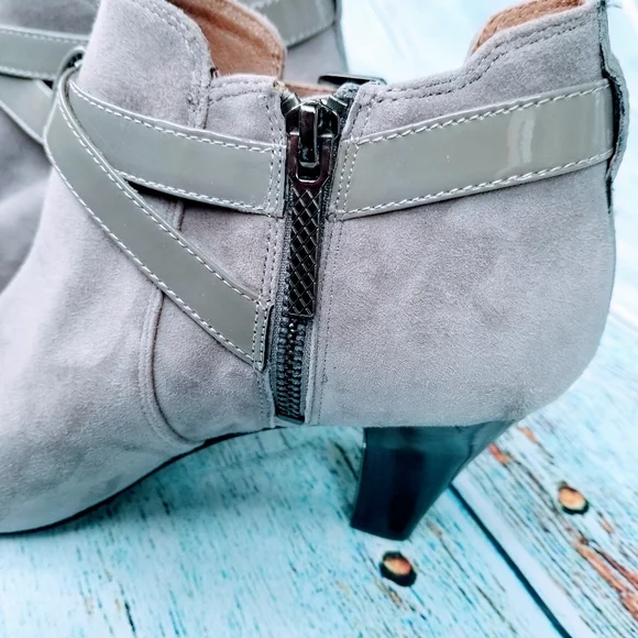 sz 8, Donald J. Pilsner, Tamy Bootie in Storm (Gray) - Picture 3 of 9